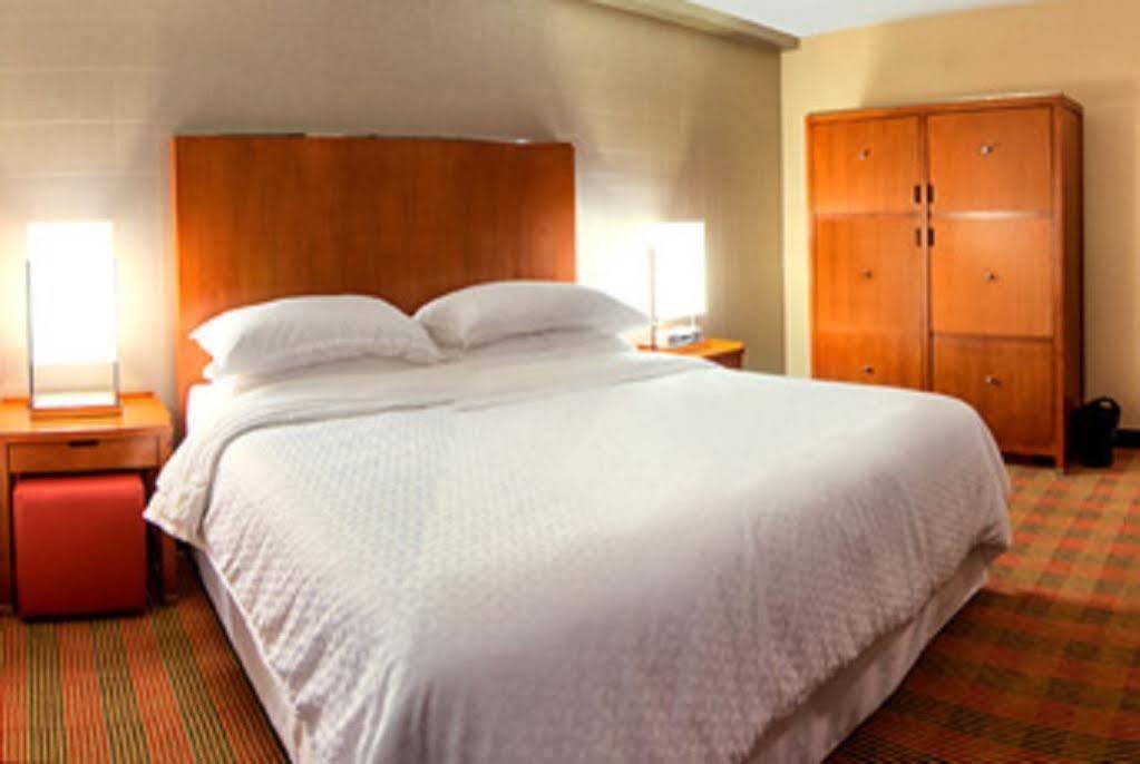 Four Points By Sheraton Winnipeg South Экстерьер фото